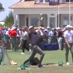 Golf fans react as player at PGA Championship does AMAZING warm-up stretches